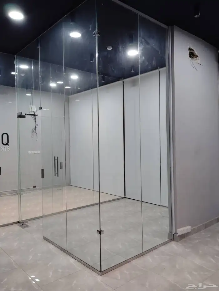 قزاز للبيع راكب في صاله 0