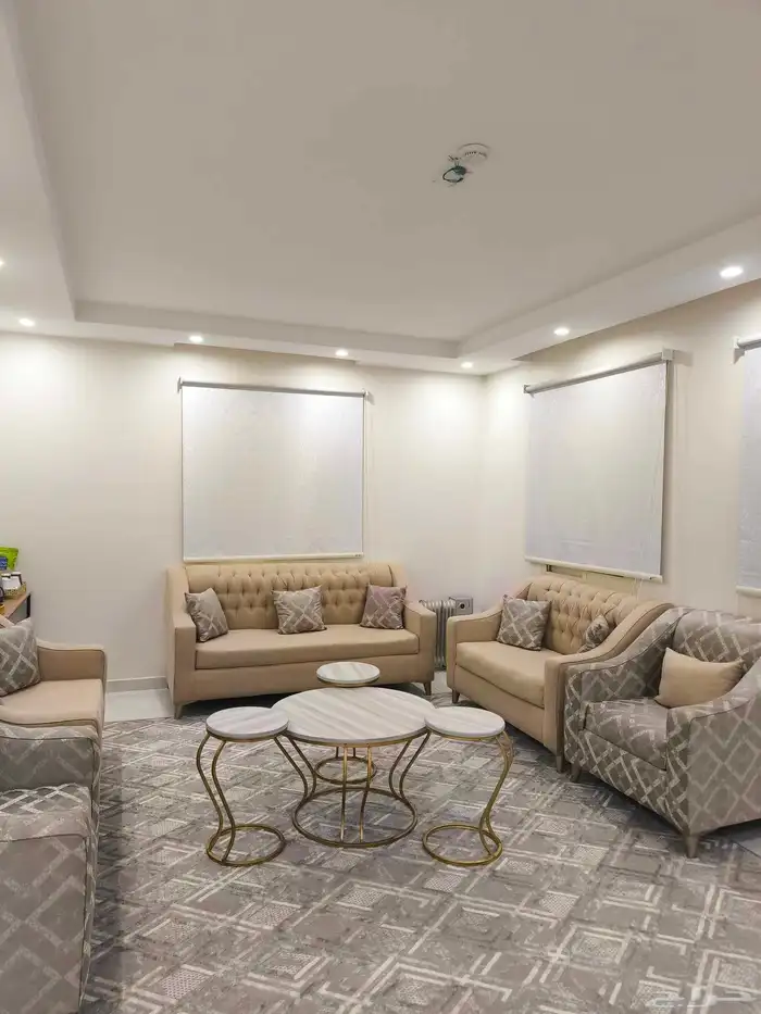 مجموعه اثاث للبيع غرفه نوم وكمودينات وارفف وطاولة شاشه 12