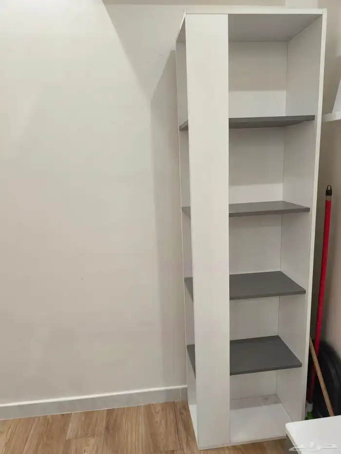 مجموعه اثاث للبيع غرفه نوم وكمودينات وارفف وطاولة شاشه 0