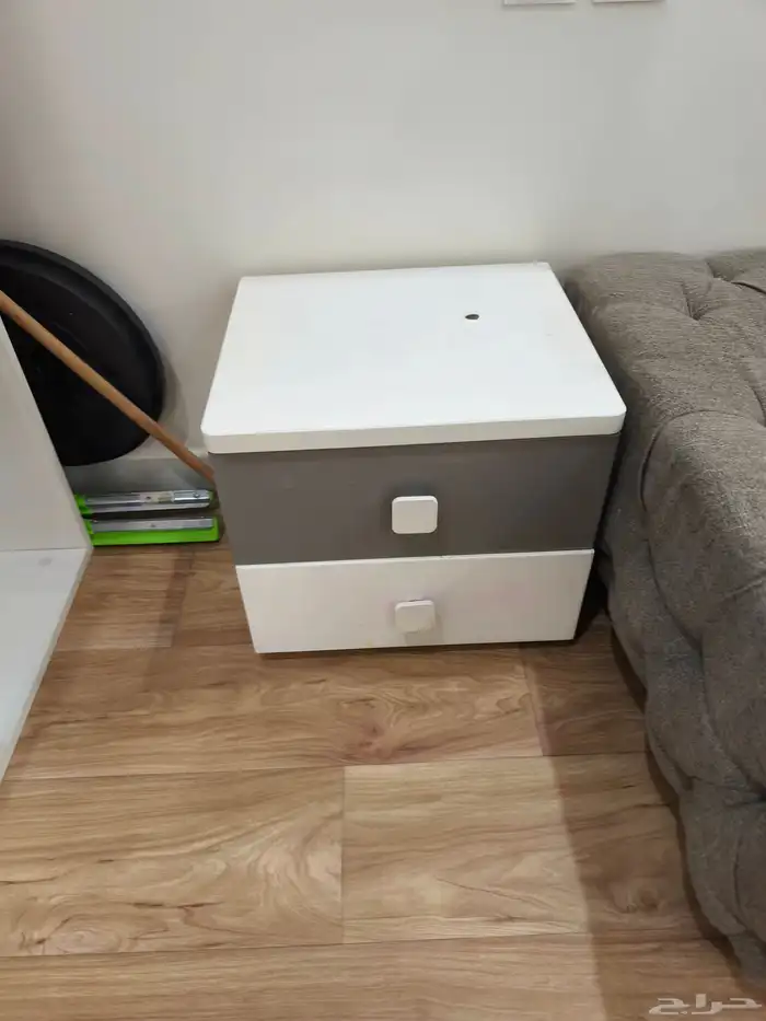 مجموعه اثاث للبيع غرفه نوم وكمودينات وارفف وطاولة شاشه 3