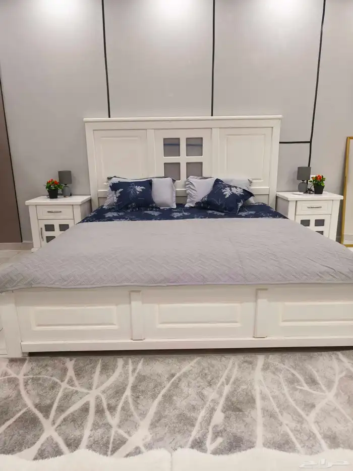 مجموعه اثاث للبيع غرفه نوم وكمودينات وارفف وطاولة شاشه 4