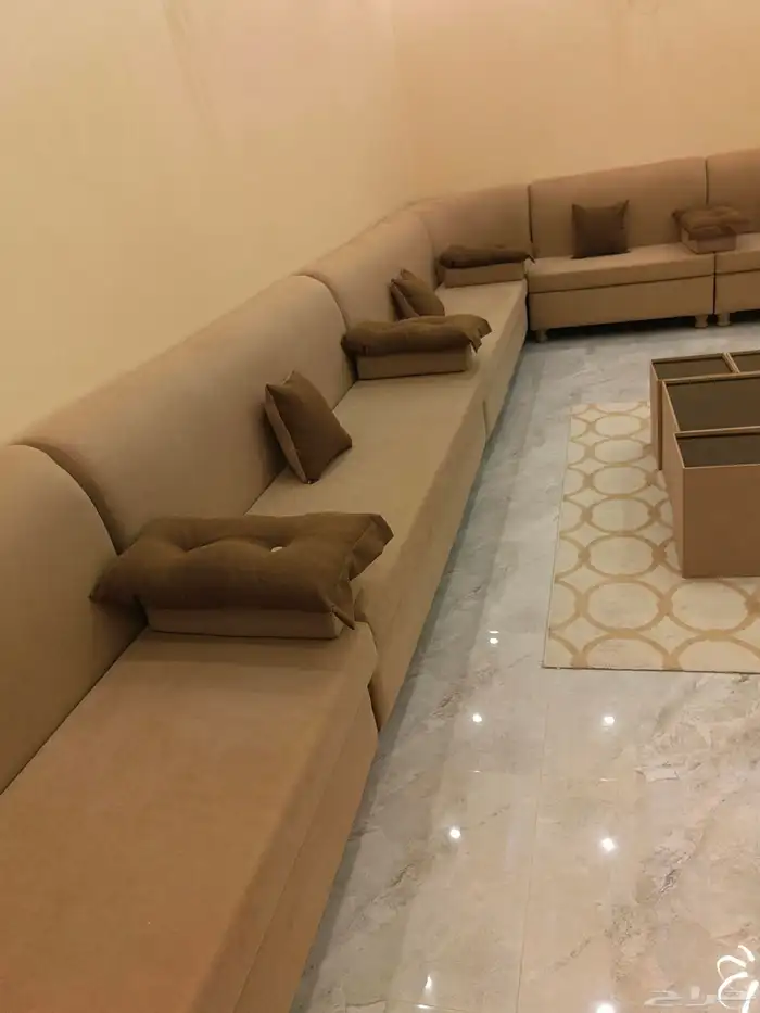 كنب مجلس 7 في 4 نظيف جدا لا يوجد فيه اي ملاحظات 1