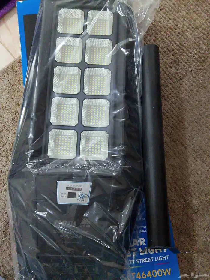 إنارة اضاءه كشاف ضخمه 46الفW على الطاقه الشمسيه ضمان سنه 1