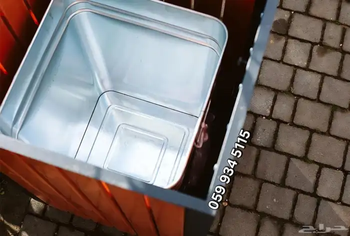 سلات مهملات مدرسة ملعب بادل حدائق كلية مشفى مول مقهى مطعم 13