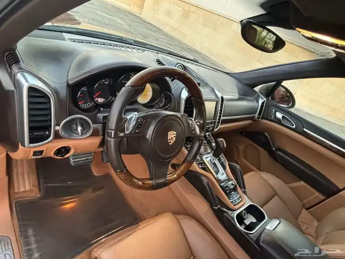 سيارتين مرسيدس 2014 فئة A250 وبورش كايين 2012 تيربو 9