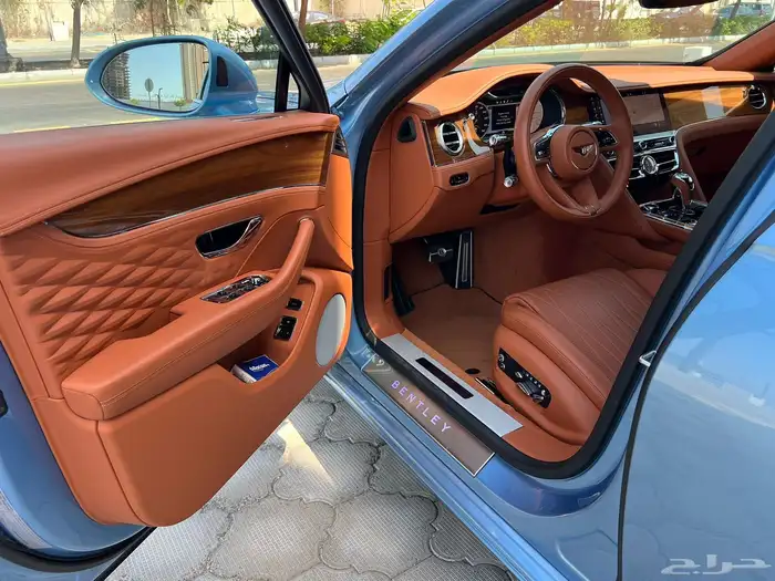 بنتلي فلاينج سبير 2022 V8 7