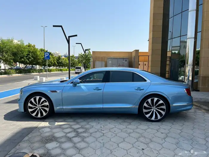 بنتلي فلاينج سبير 2022 V8 4
