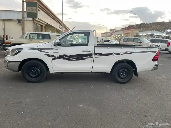 هايلكس غماره 2022بنزين GLX. ممشى 20الف 9
