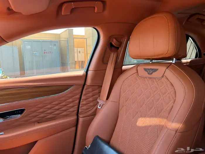 بنتلي فلاينج سبير 2022 V8 13