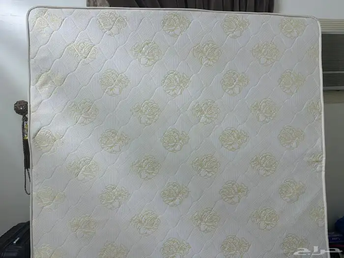 مرتبه سرير 200في 180 شبه جديده 0