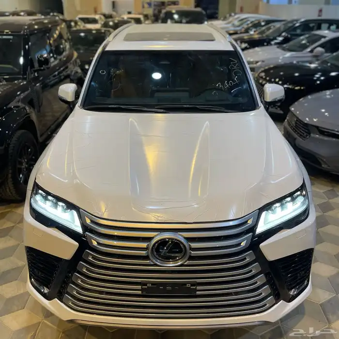 لكزس LX600 Bb 2025 متوفر ابيض واسود داخلي احمر وجملي 19