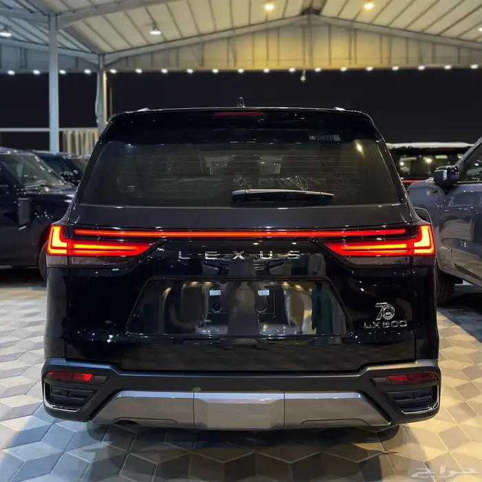 لكزس LX600 Bb 2025 متوفر ابيض واسود داخلي احمر وجملي 5