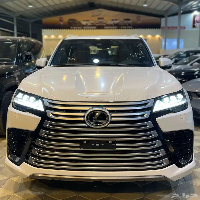 لكزس LX600 Bb 2025 متوفر ابيض واسود داخلي احمر وجملي 18
