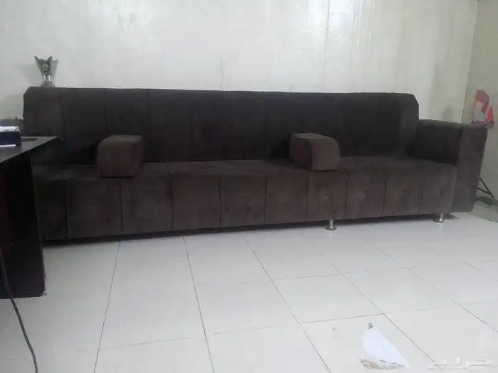 قطعتين كنب شبه جديده طويله اربعه متر القطعه 1