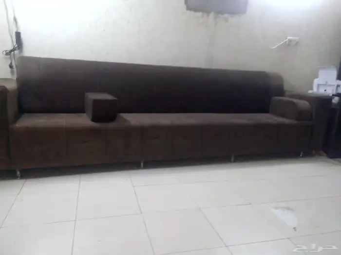 قطعتين كنب شبه جديده طويله اربعه متر القطعه 0