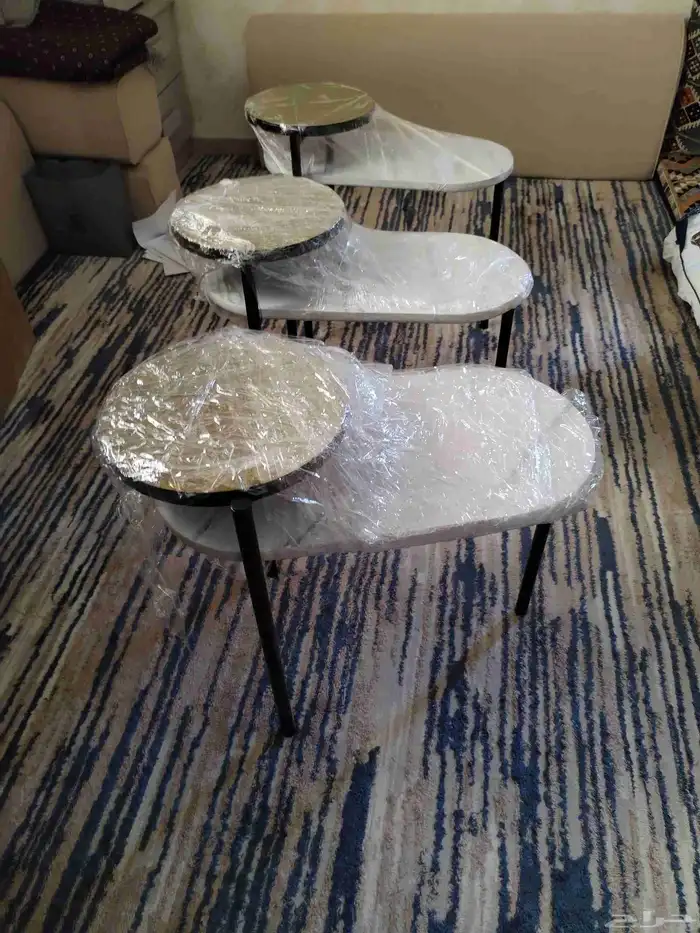 طاولات جديدة 3 حبات للبيع مستعجل سراميك مع زجاج 0