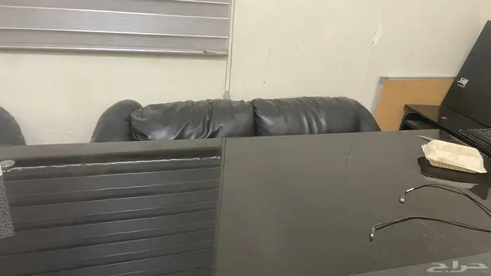 مكتب مع الطاولة والدولاب وكنب 4نفر 3