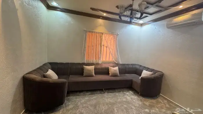 كنب للبيع مع الستارة 0