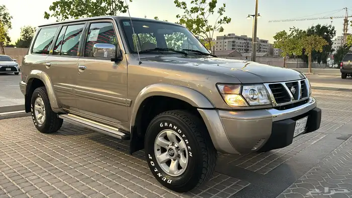 نيسان باترول سوبر سفاري بدون فتحه دفلك ممشى قليل ومخزن 3