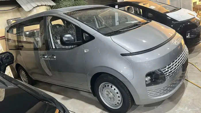 هيونداي ستاريا 11