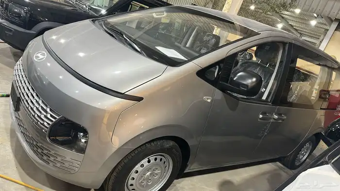 هيونداي ستاريا 9