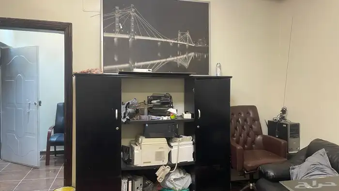 مكتب مع الطاولة والدولاب وكنب 4نفر 1