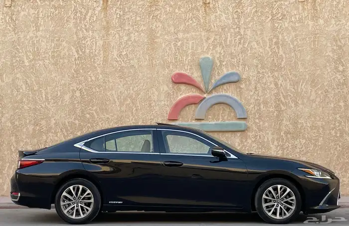 لكزس ES300h موديل 2022 9