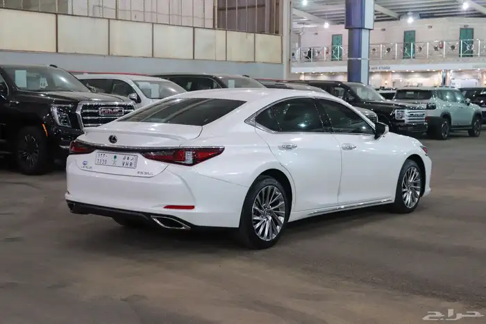 لكزس ES350 نص فل 2024 مستخدم وارد البريمي بسعر 189.000 5