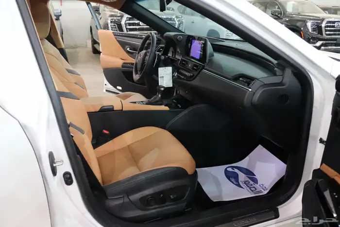 لكزس ES350 نص فل 2024 مستخدم وارد البريمي بسعر 189.000 7
