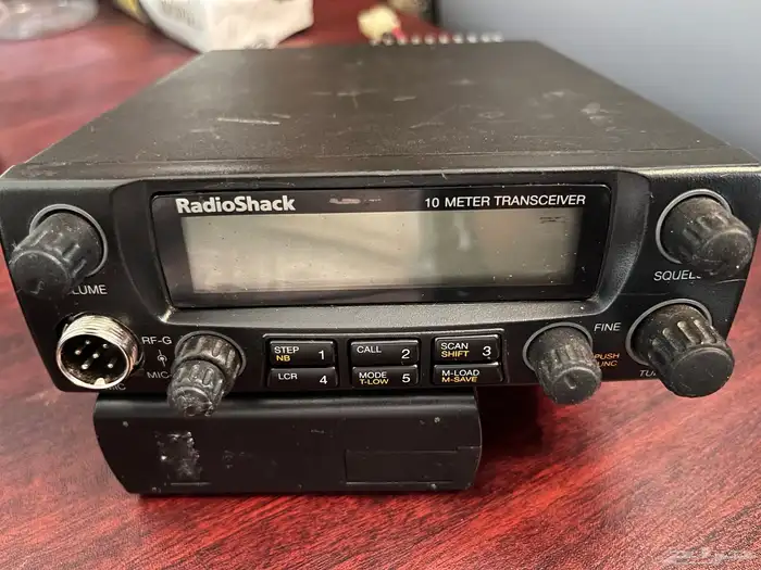 (CB) Radio Shack جهاز لاسلكي 1