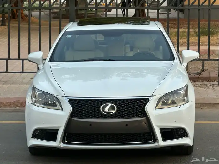 لكزس LS460 موديل 2013 سعودي اسبورت 12