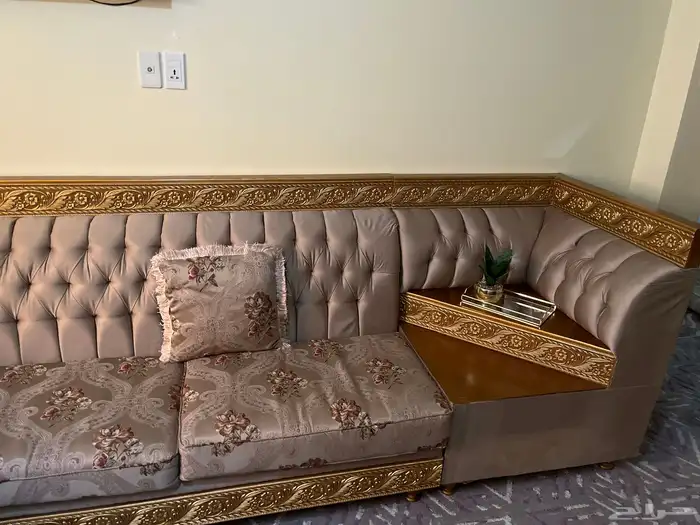 كنبات شبه جديد وبسعر مناسب للجميع والصامل مراح نختلف معه 1