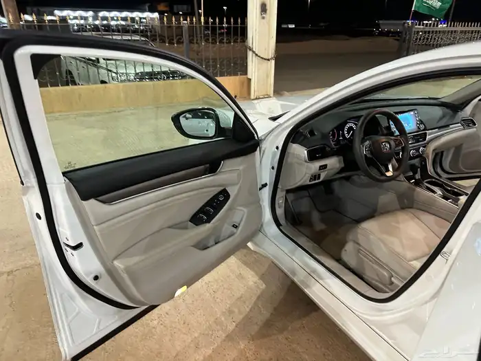 هوندا اكورد موديل 2021 فئة LX 16