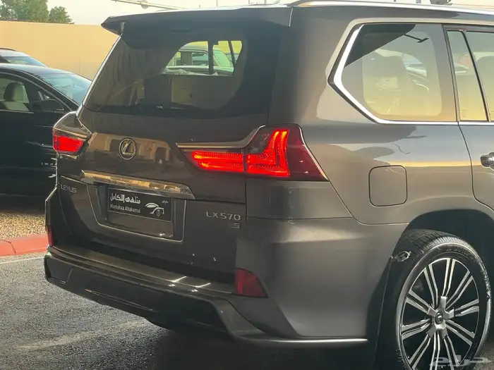 لكزس LX570 2020 ممشى 20 الف شرط 18