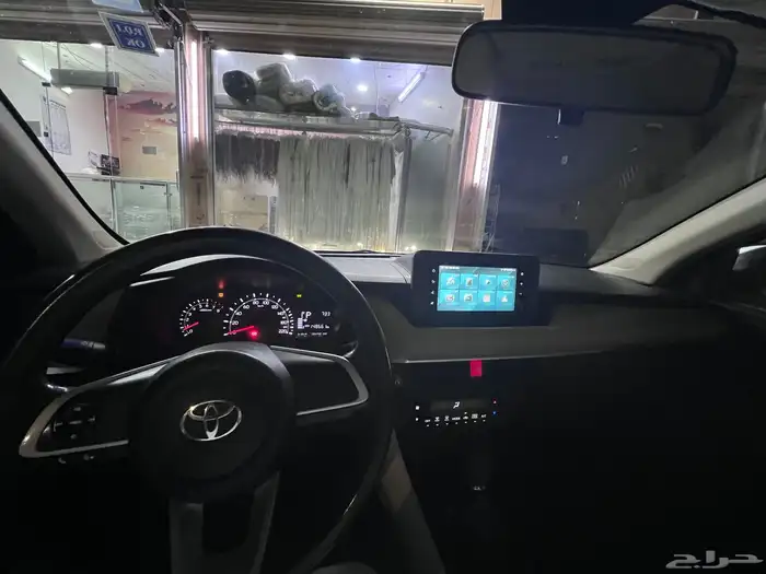 تويوتا يارس 2023 ابيض 4