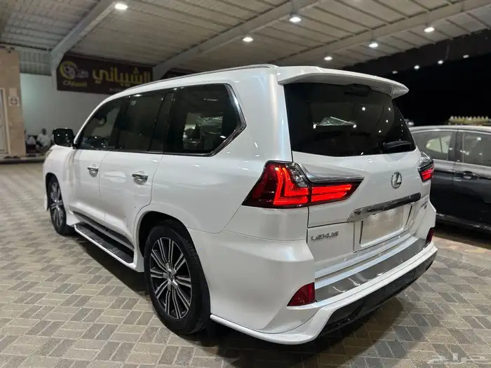 جيب لكزس LX570 سبورت 2020 فطيمي على الشرط 4