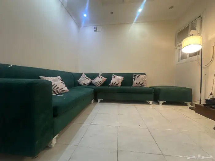 مجلس بجميع اغراضه وصاله مع 2 مكيف 3