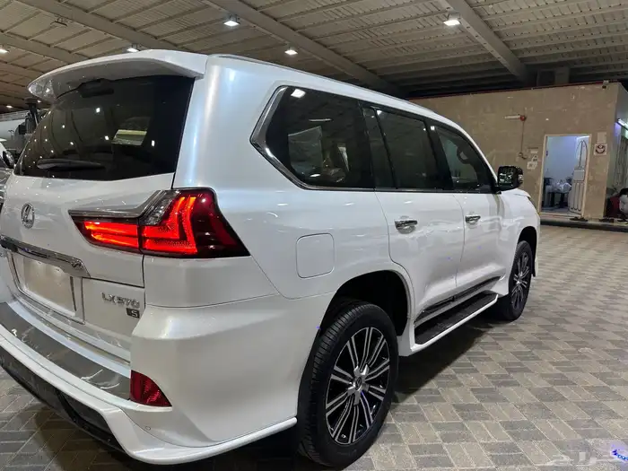 جيب لكزس LX570 سبورت 2020 فطيمي على الشرط 14