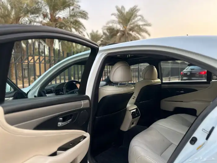 لكزس LS460 موديل 2013 سعودي اسبورت 20