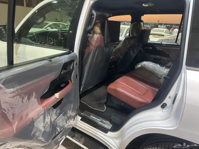جيب لكزس LX570 سبورت 2020 فطيمي على الشرط 41