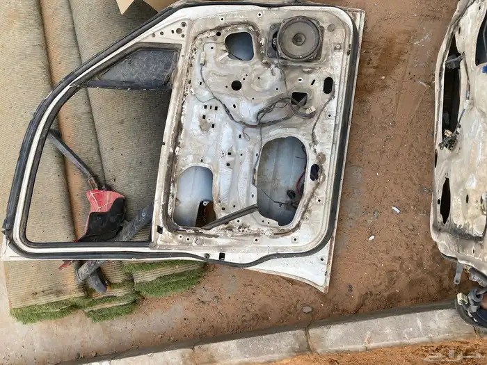 باب هايلوكس للبيع 2