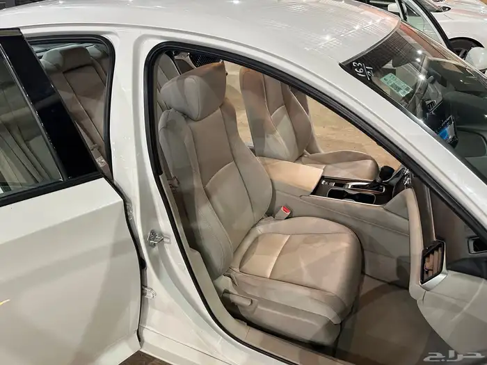 هوندا اكورد موديل 2021 فئة LX 13