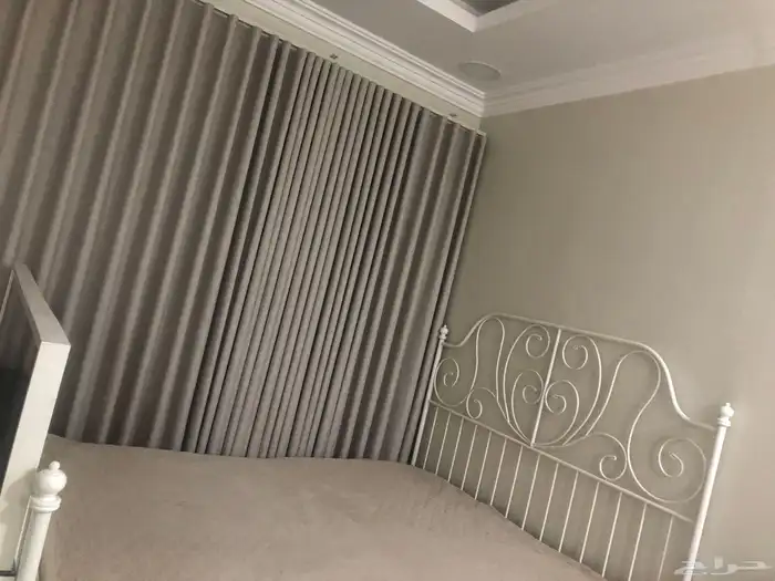 سرير مع طراحه 0