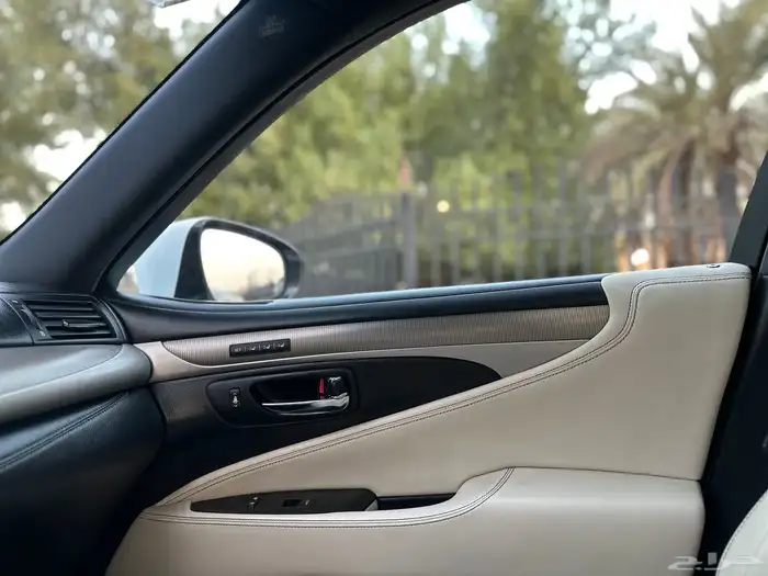 لكزس LS460 موديل 2013 سعودي اسبورت 26