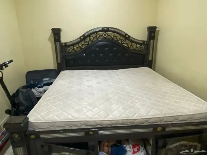 سرير بمرتبه كبير وشاشه Basic 40 بوصه 1