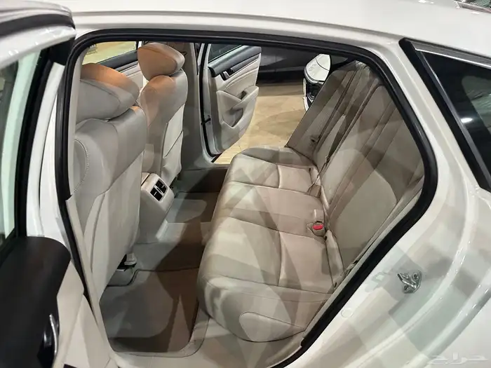 هوندا اكورد موديل 2021 فئة LX 18