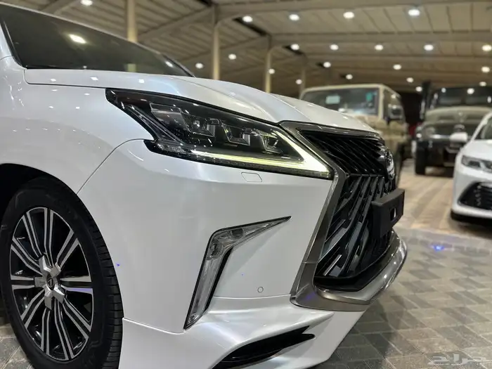 جيب لكزس LX570 سبورت 2020 فطيمي على الشرط 3