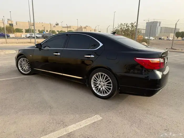 لكزس 2010 لوحات دبي للبيع او للبدل ب2013 او 14 دبي حد 30 8