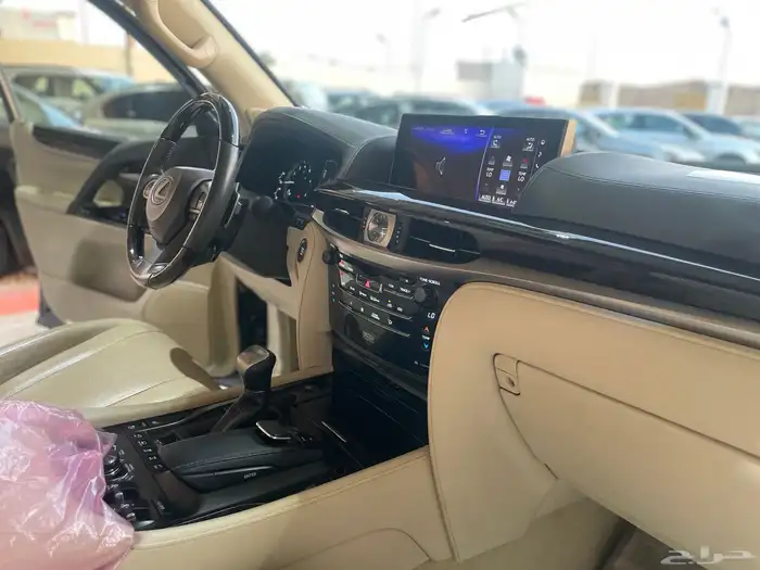 لكزس LX570 2020 ممشى 20 الف شرط 37