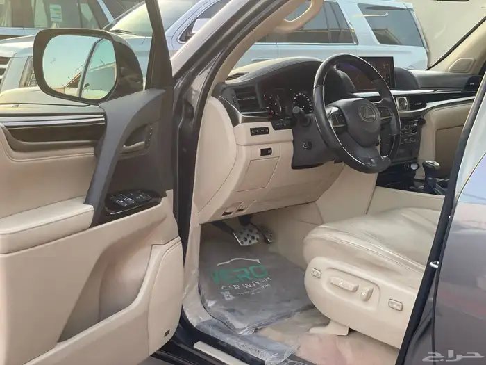لكزس LX570 2020 ممشى 20 الف شرط 10